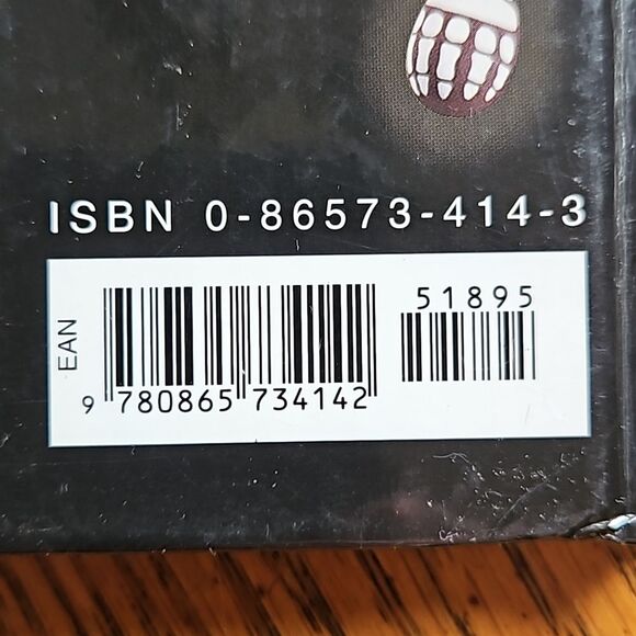 Halloween Decorating: 50 Projects & Ideas Hardcover – Creative Pub Fair Cnd - Picture 4 of 4